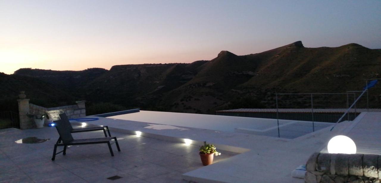 Villa Meriem Noto Exteriör bild