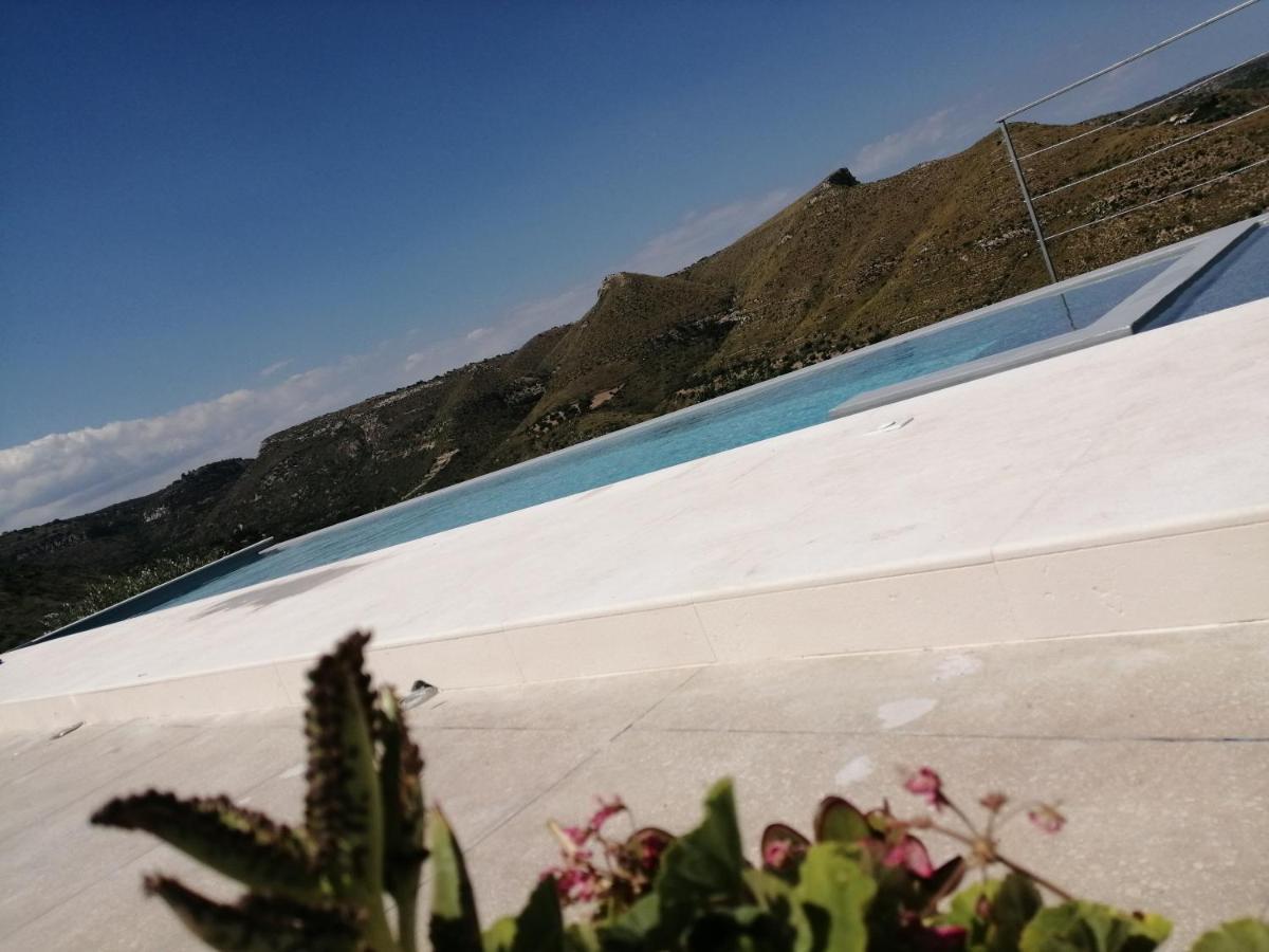 Villa Meriem Noto Exteriör bild