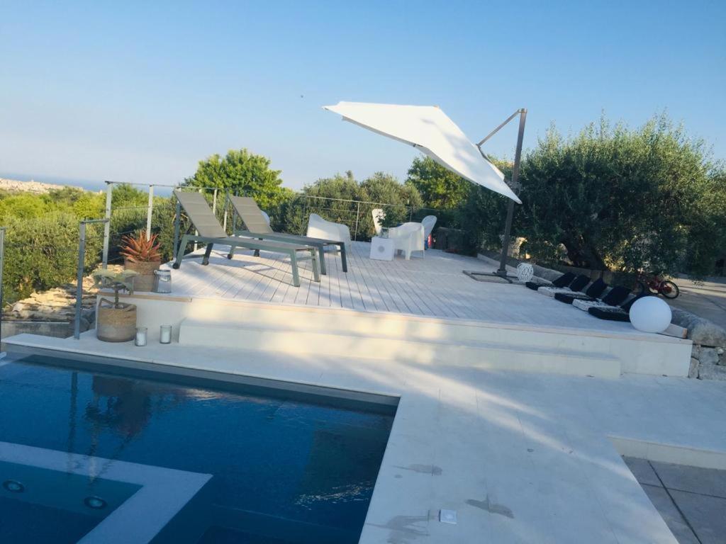 Villa Meriem Noto Exteriör bild